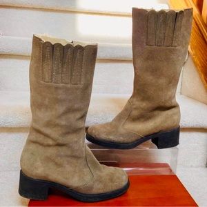 Clarks Igloos Suede Sherpa lined boots